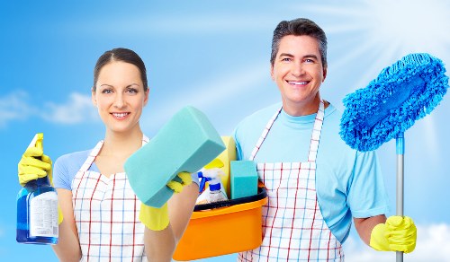 Professional EC1 cleaner preparing a tidy workspace